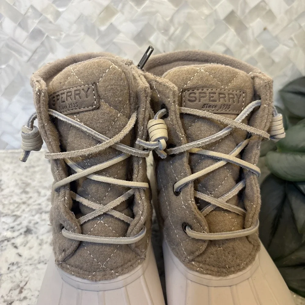 Sperry Saltwater Rain Snow Boots Women's Size 8M Quilted Wool Oyster Shoes